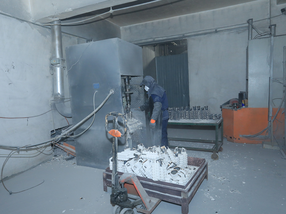 Vibrating screen classifier