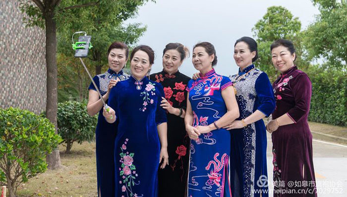 旗袍美女走進(jìn)蒲新生態(tài)園