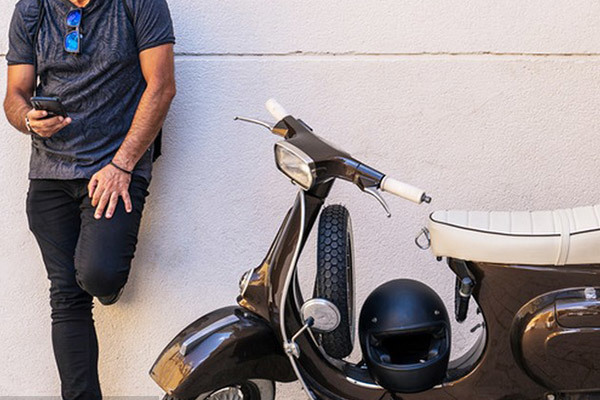 Starting this month, electric cars and motorcycles will meet three "new rules