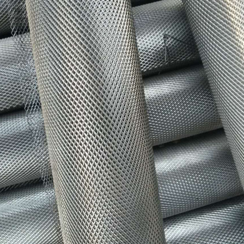Expanded wire mesh roll