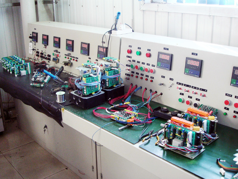 New electronic circuit test bench