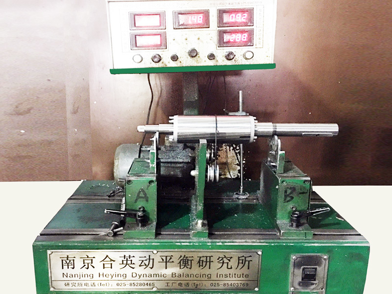 Motor dynamic balance test bench