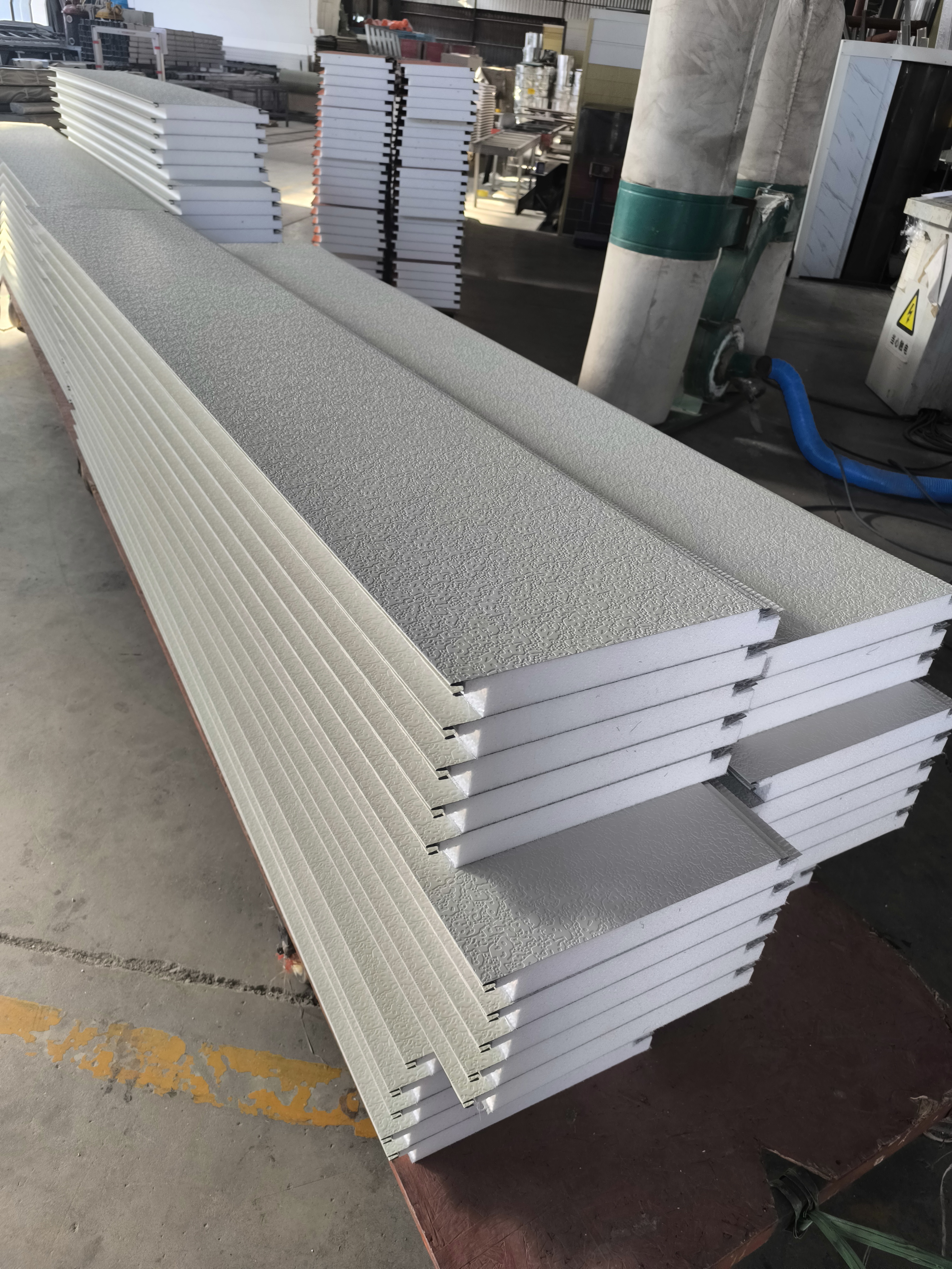 Milky white elastic coating flat pattern 5cm thickness EPS Sandwich wall panel
