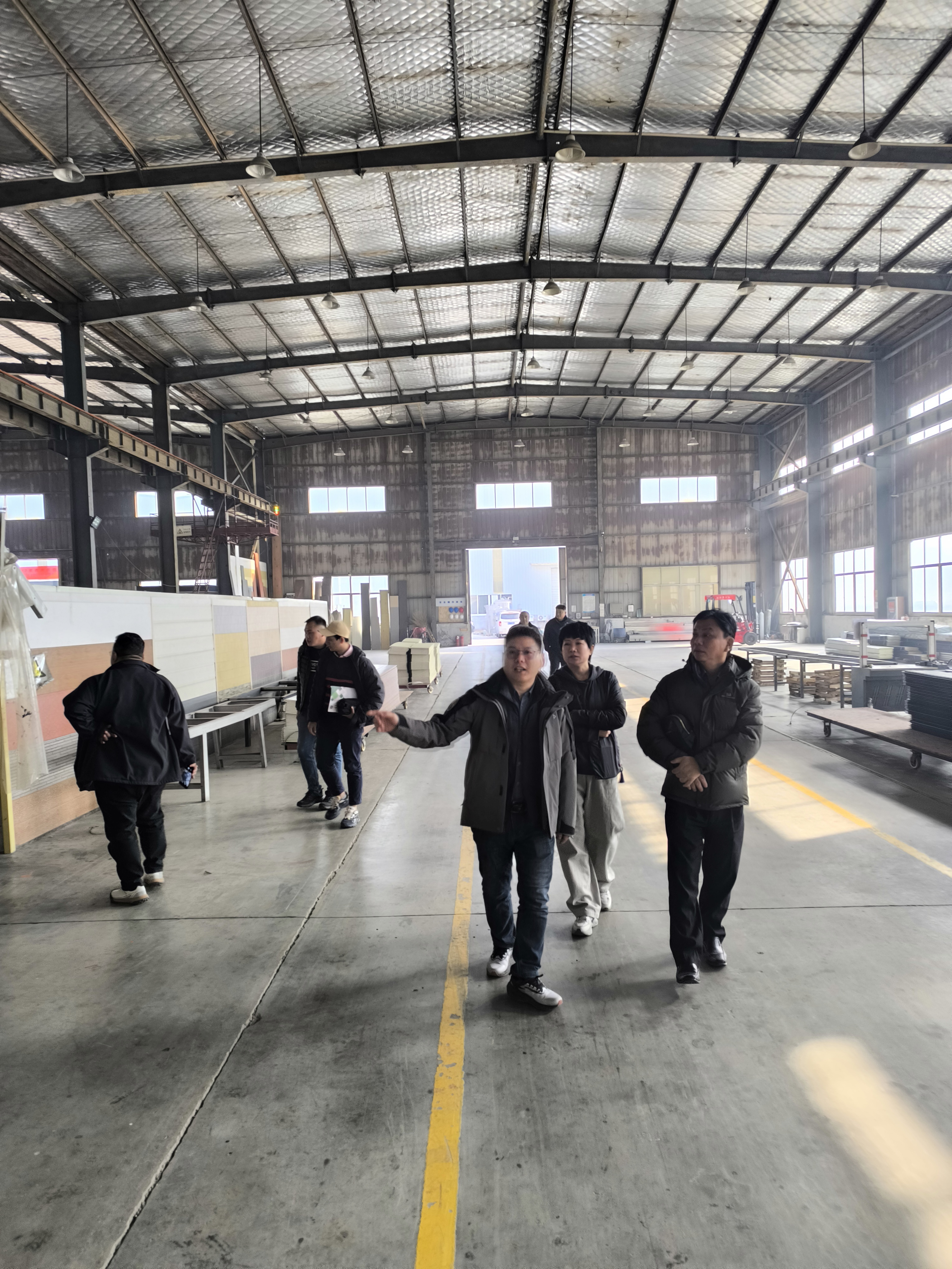 Malaysia customers visited our factory and placed orders of 1.6cm thickness PU sandwich wall panel