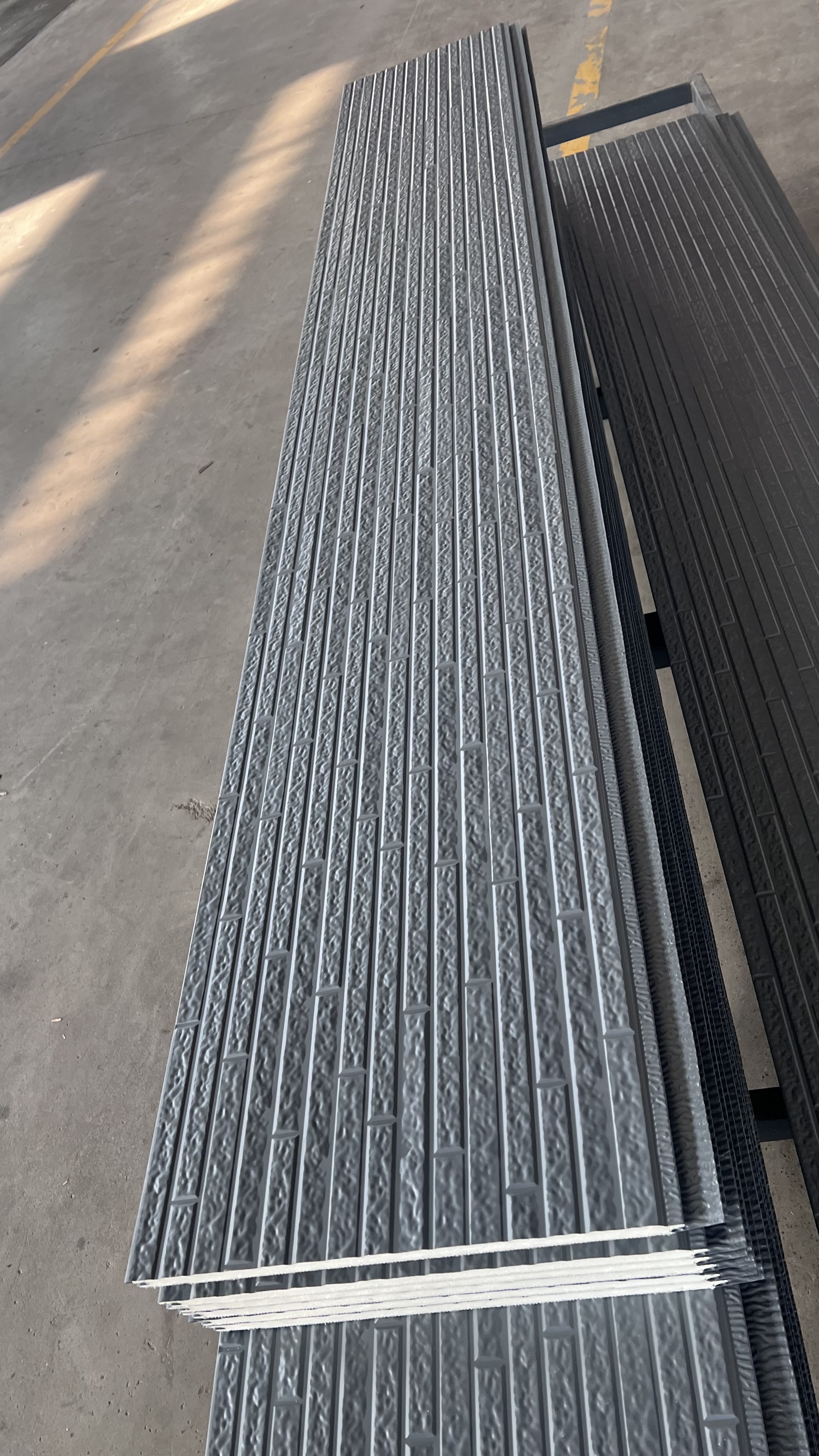 Ancient wall gray long strip stone pattern 1.6cm thickness PU Sandwich wall panel