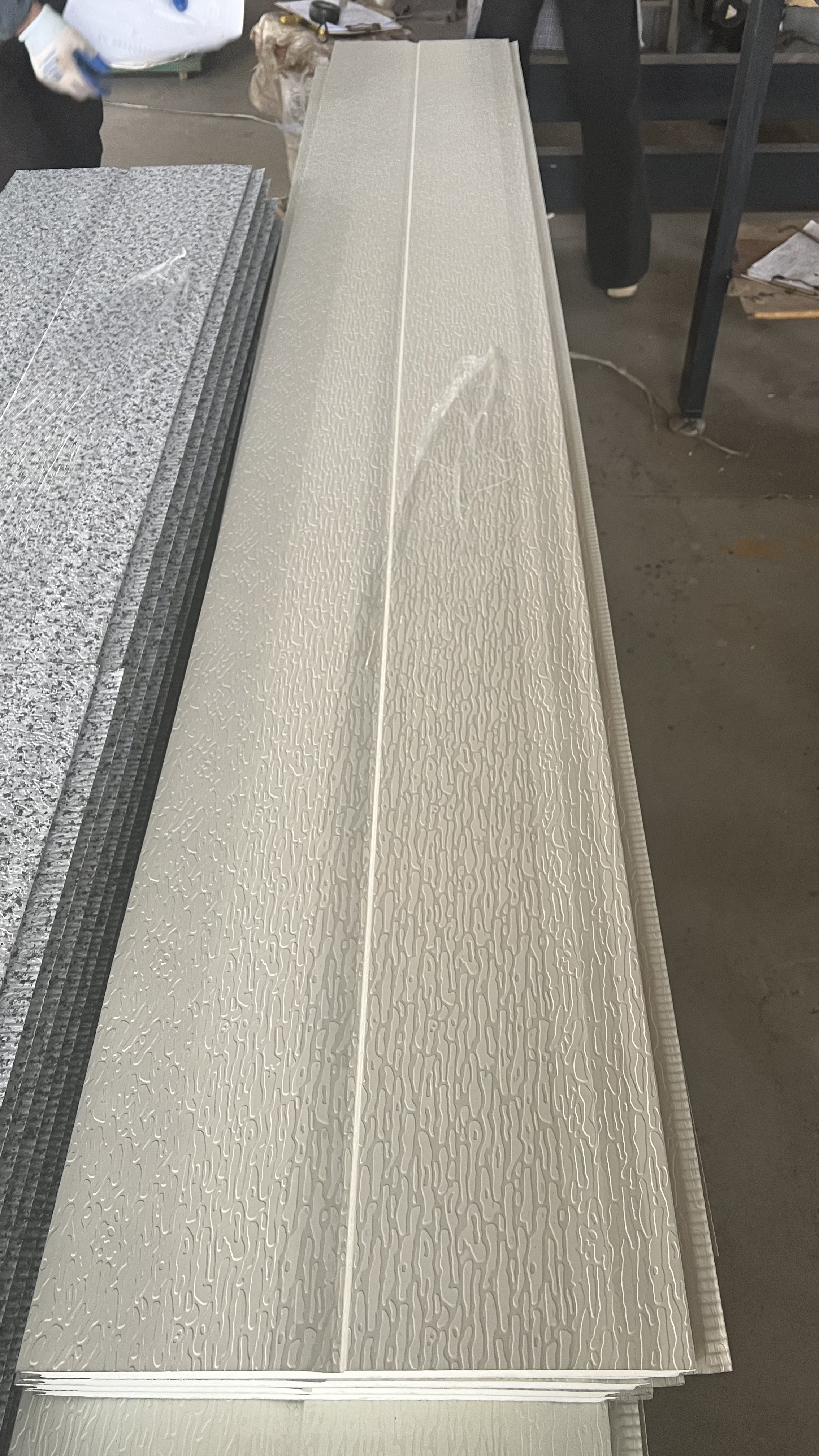 Milky white wood grain inclined groove pattern 1.6cm thickness PU Sandwich wall panel