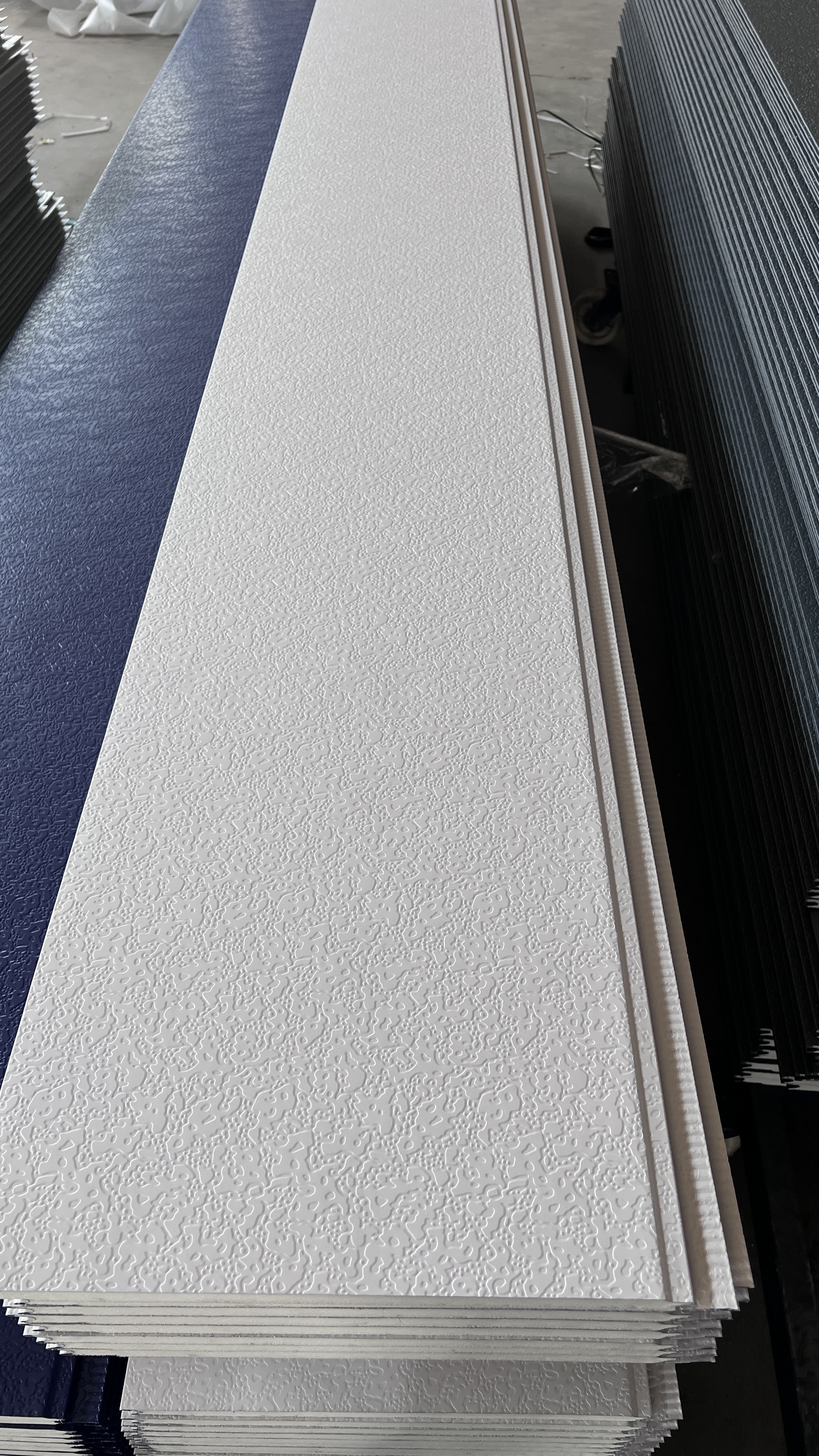 Angle white elastic coating flat pattern 1.6cm thickness PU Sandwich wall panel