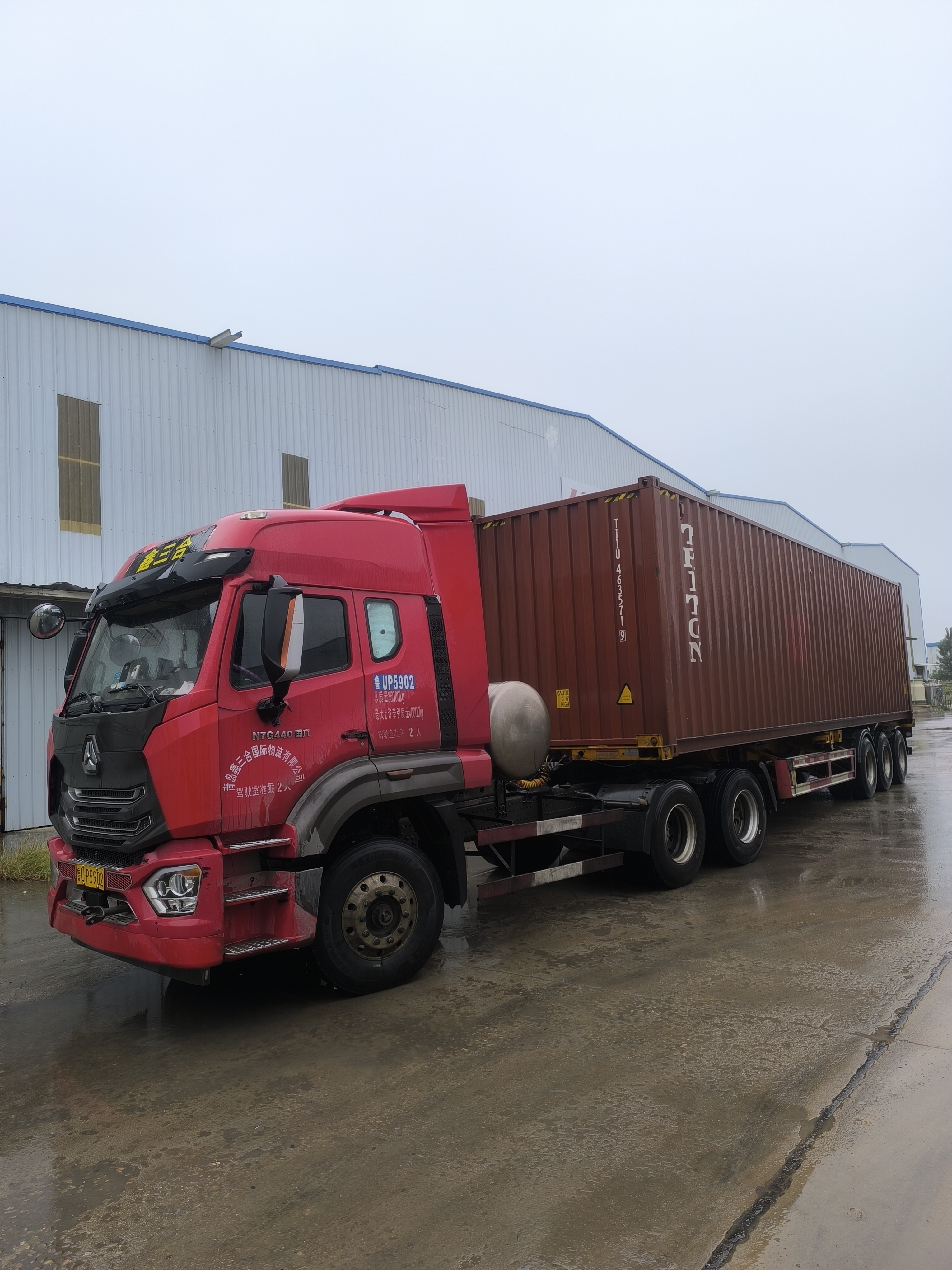 Fourth container export to Thailand with external wall decoration panel and asphalt shingle and rock wool.