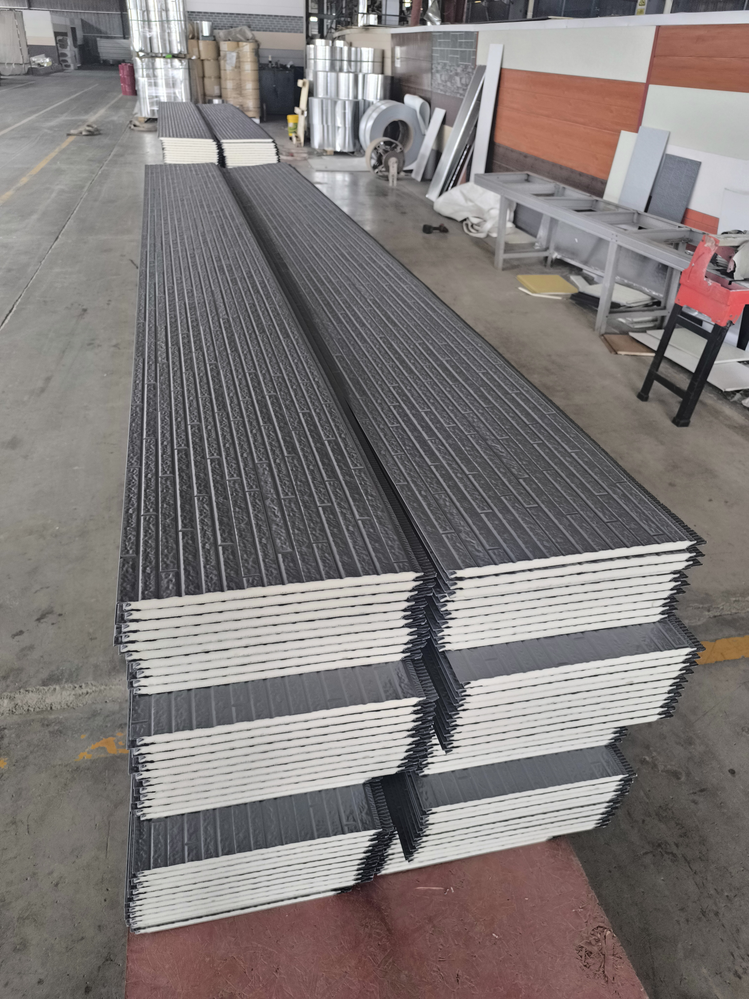 Ancient wall gray long strip stone pattern 1.6cm thickness pu sandwich panel for external wall decoration