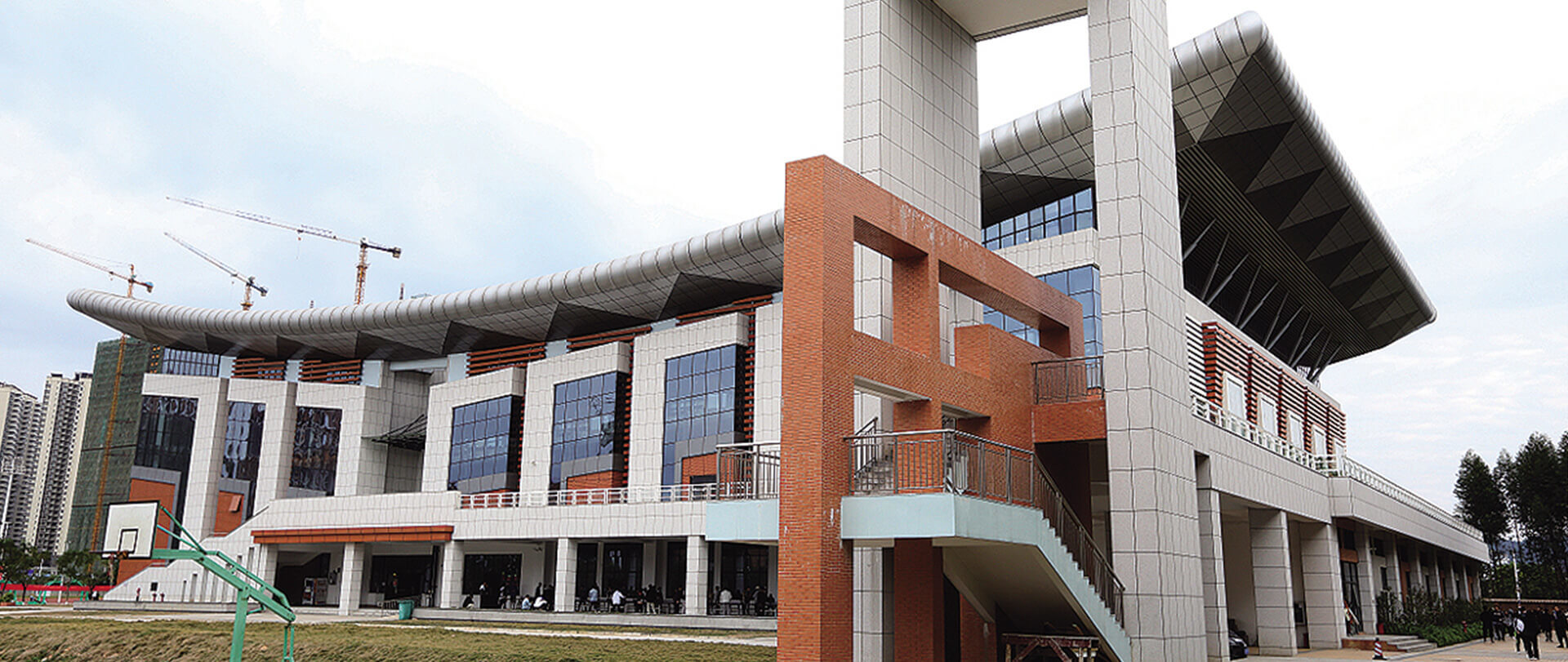 鋼結(jié)構(gòu)建筑與傳統(tǒng)結(jié)構(gòu)建筑相較哪個更有優(yōu)勢？