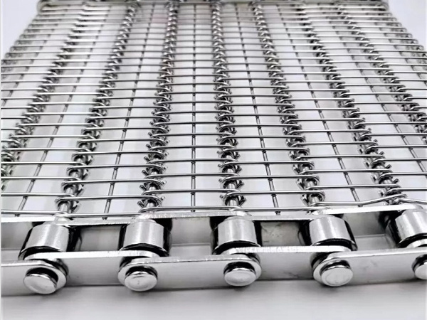 Eye Link Belt