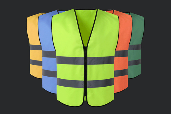 There are dazzling reflective hot marks before and after the volunteer clothing released by the World Horticultural Exposition.