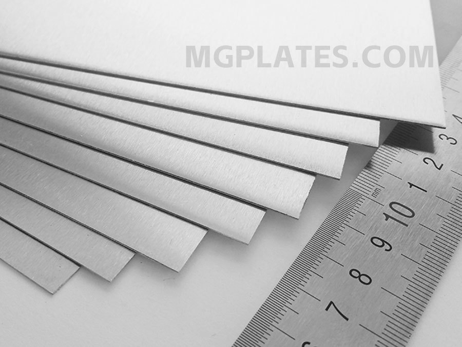 Magnesium alloy plate