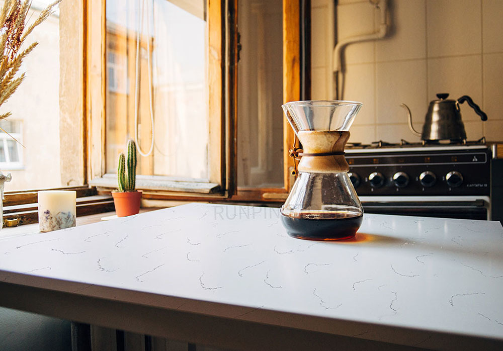 Is it better to add a cushion strip or a cushion plate under the installation of the quartz stone countertop