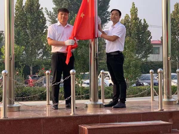 庆祝新中国70华诞升国旗唱响“我和我的祖国”