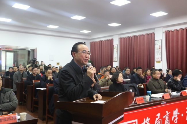 丁慶榮市長(zhǎng)與央視特約評(píng)論員楊禹老師“面對(duì)面”