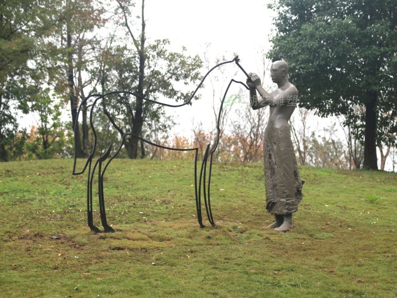 楚天藝術(shù)集團(tuán)2016東湖雕塑展之"以夢(mèng)為馬，隨處可棲"-不銹鋼雕塑