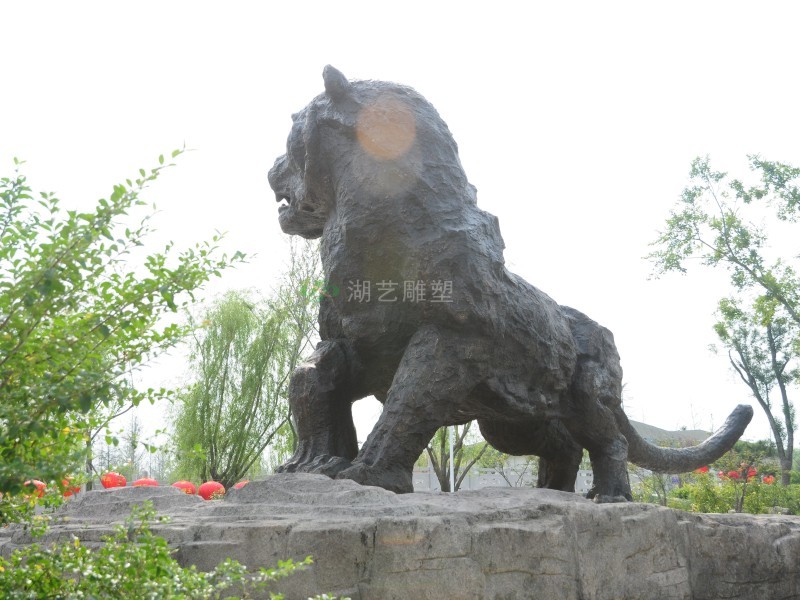 山東臨沂魯南動植物園雕塑"老虎"-鑄銅雕塑