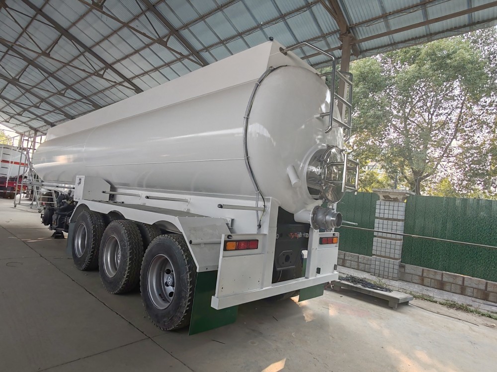 3 Axle 26CBM Sludge Semi-trailer with Pump 3 Axle 26CBM Sludge Semi-trailer with Pump