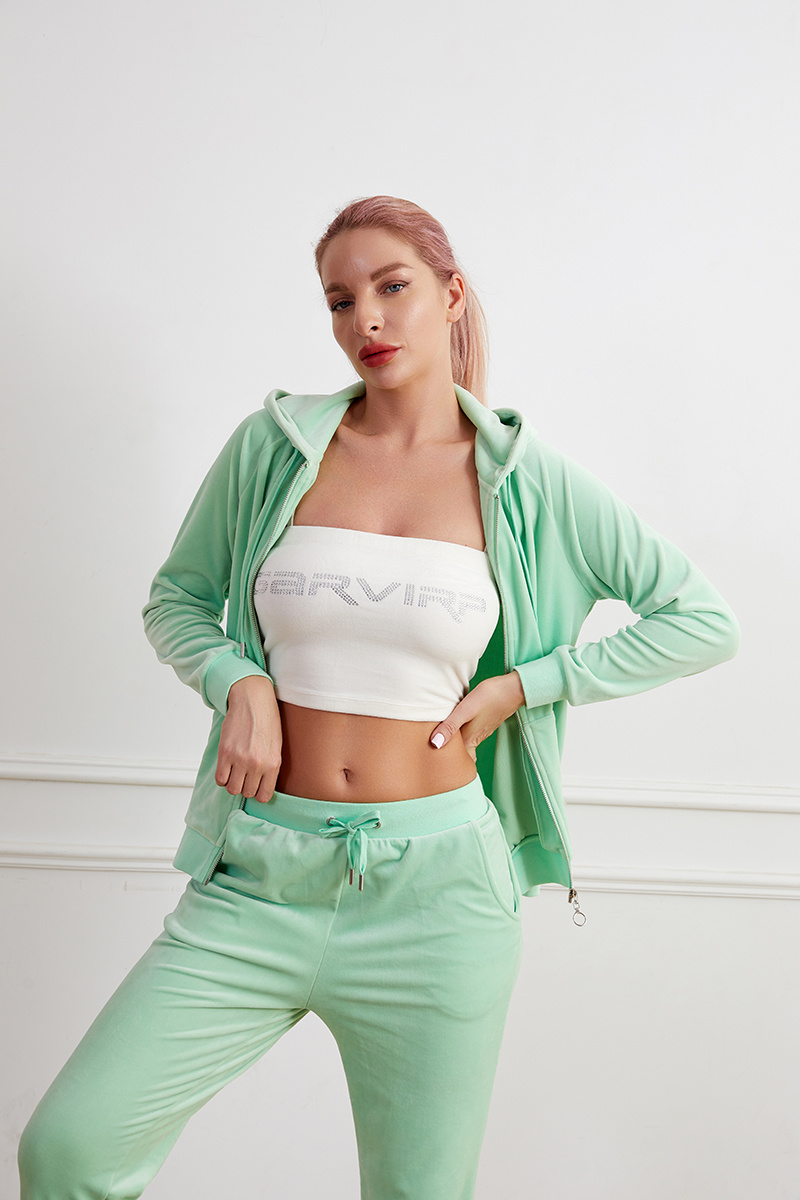 Velvet Dreams: The Ultimate Stylish Sportswear Set to Elevate Your Jogging Experience