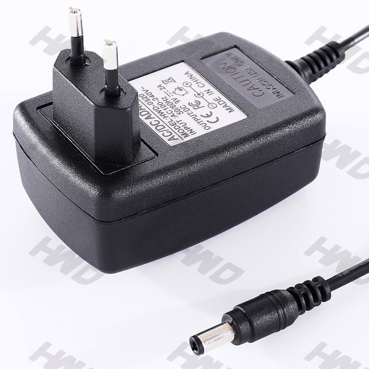 Adaptador de 9V 2A