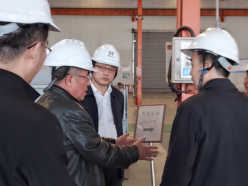 Leaders of the Industry Department of the Provincial Government Research Office came to Xinji to investigate the situation of specialized new enterprises.