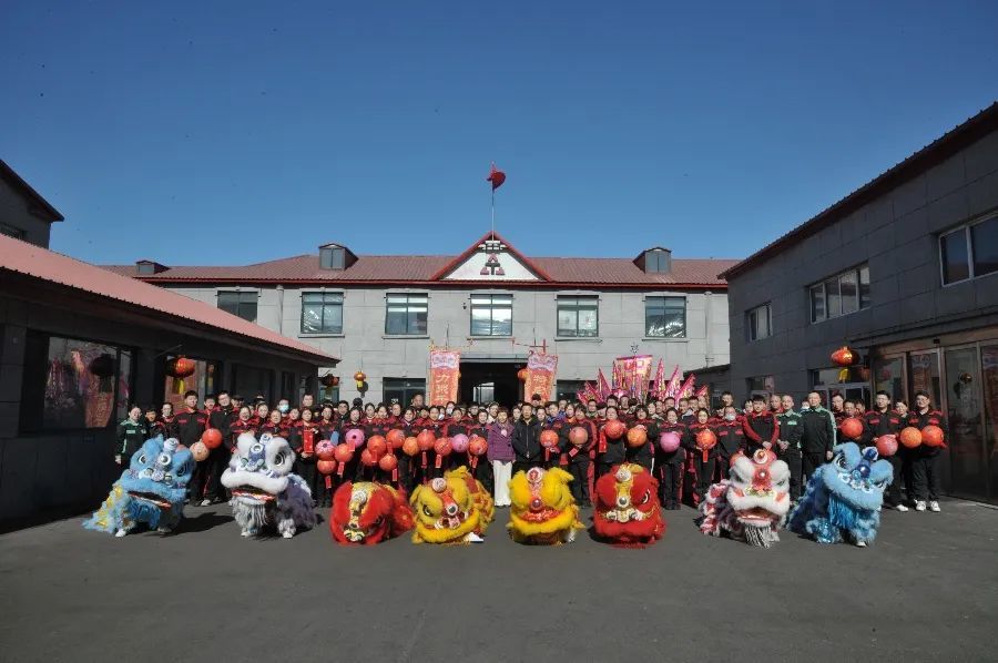 岁序更替，华章日新。今天，我们迎来了北方小年，这是一个辞旧迎新、祈福纳祥的日子。在这个充满温情与希望的时刻，力特液压向大家送上最真挚的祝福：愿各位身体健康、平安喜乐，事业顺遂、阖家幸福！