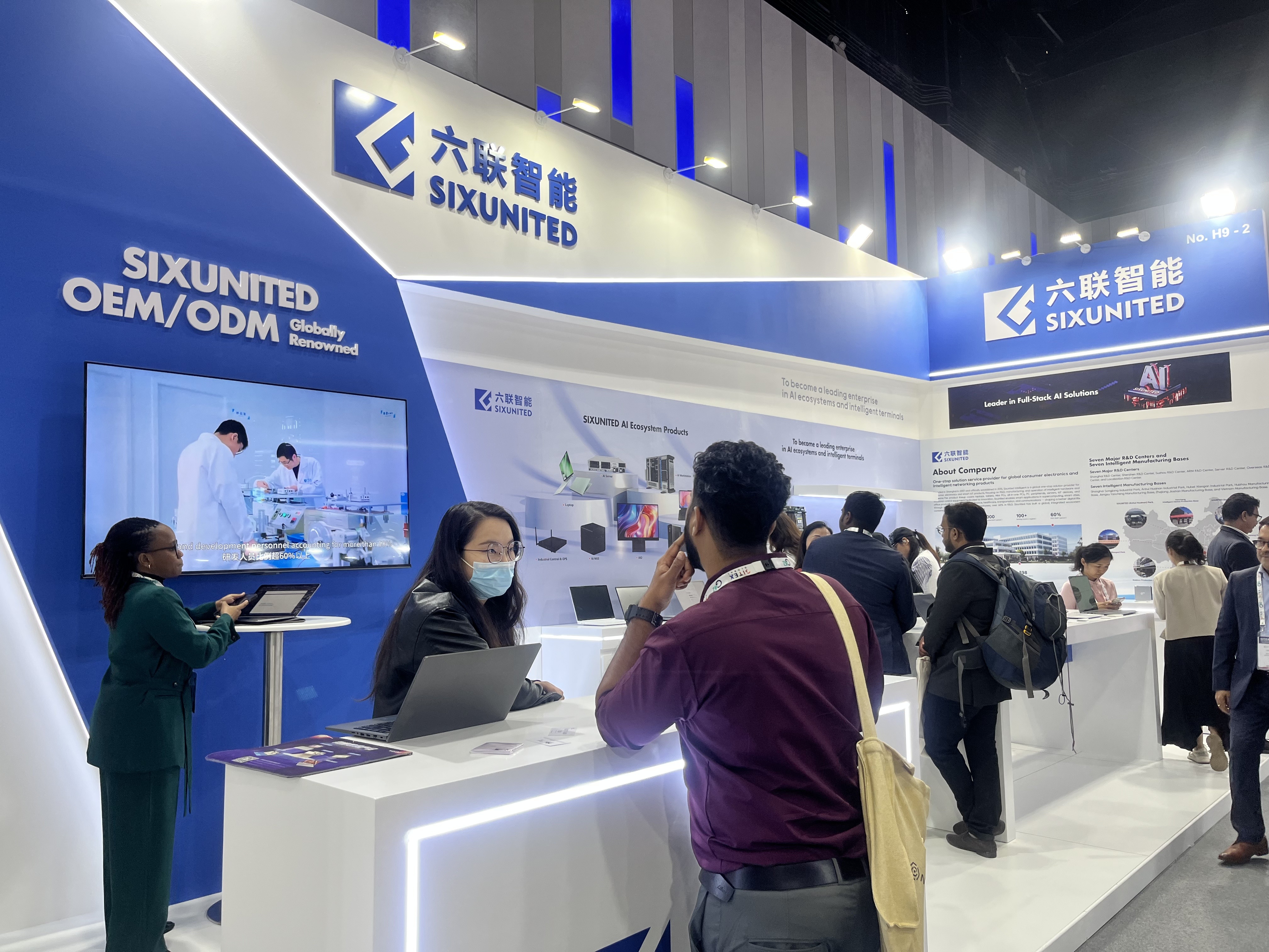 SIXUNITED shines at GITEX GLOBAL 2025, empowering the Middle East's digital transformation with its scenario-based AI solutions.