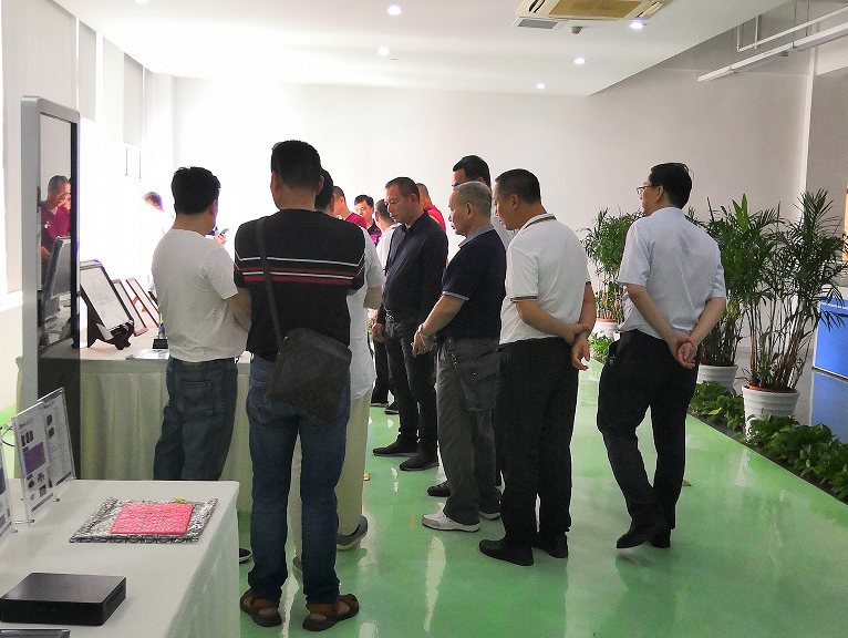 Representatives of Guangzhou Municipal Government Visit Shanghai Liulian