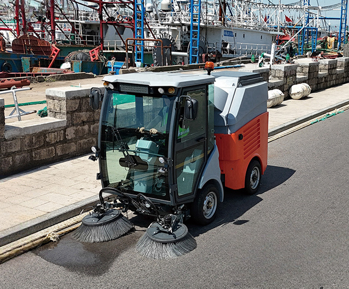 E300 Pure Electric Multifunction Sweeper