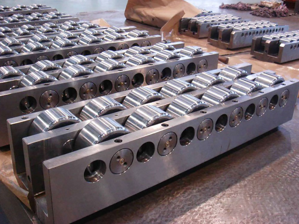 Multi-roll leveler roll cassette