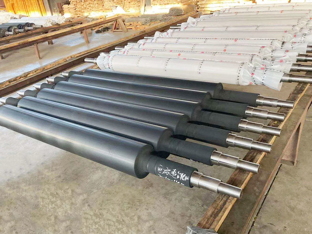 Squeezing roller