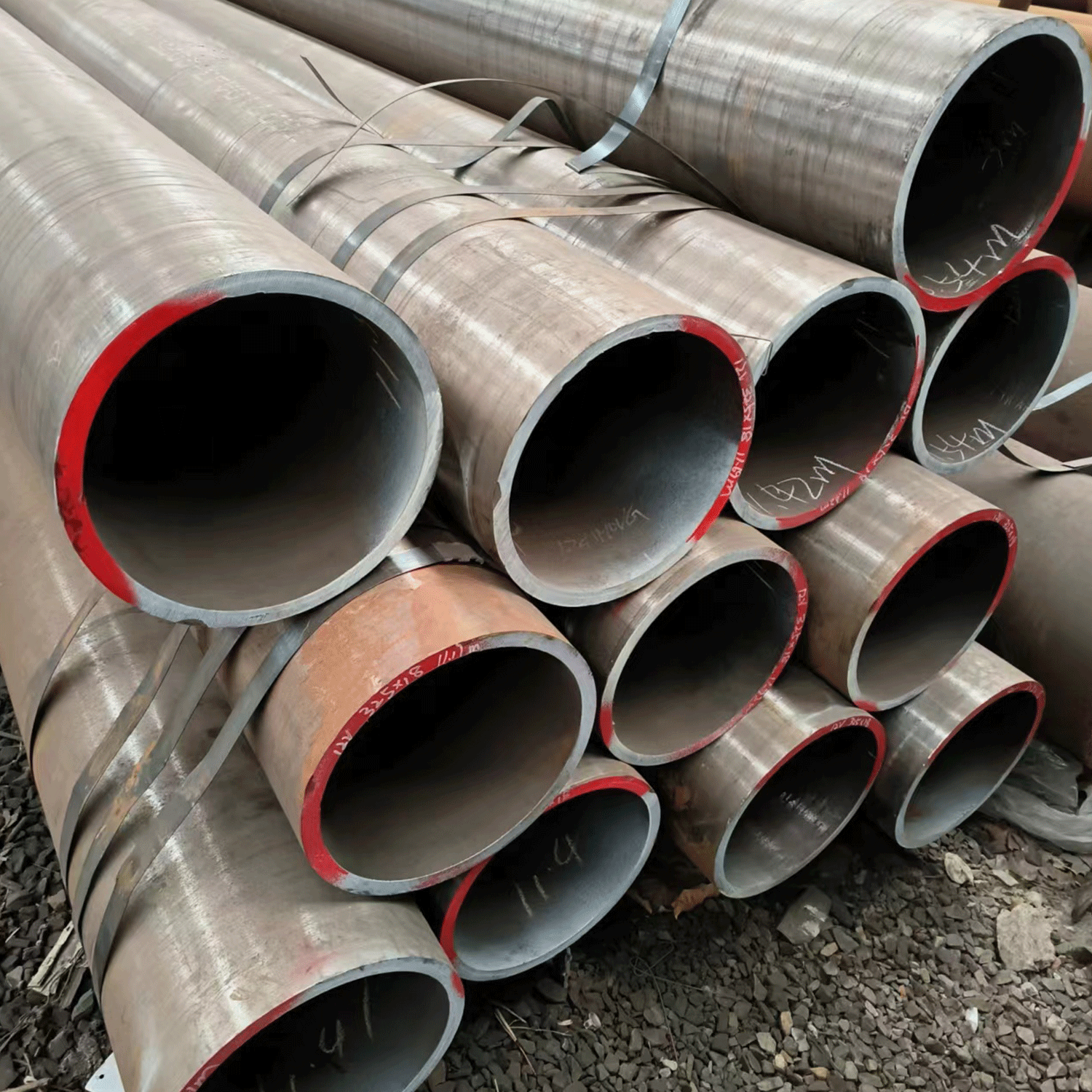 Seamless steel tubes for petroleum cracking
