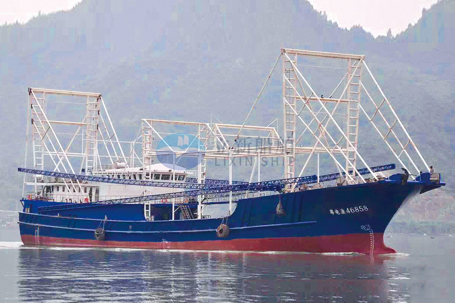 65米 国内灯光围网渔船 (双机罩网)