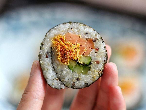 How to roll sushi