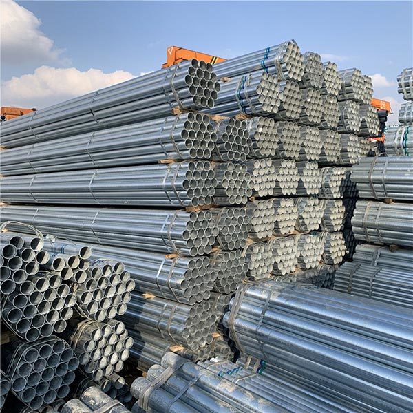 Las tuberías de acero galvanizado son un tipo de tubería de acero que se ha recubierto con una capa protectora de zinc para evitar la corrosión y el óxido.