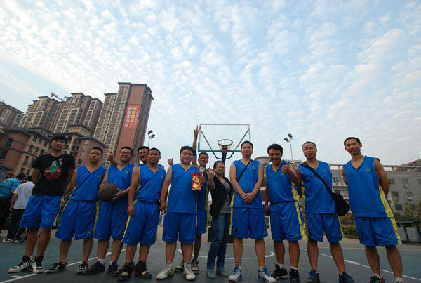 参加衡阳市高新区团委组织的篮球赛