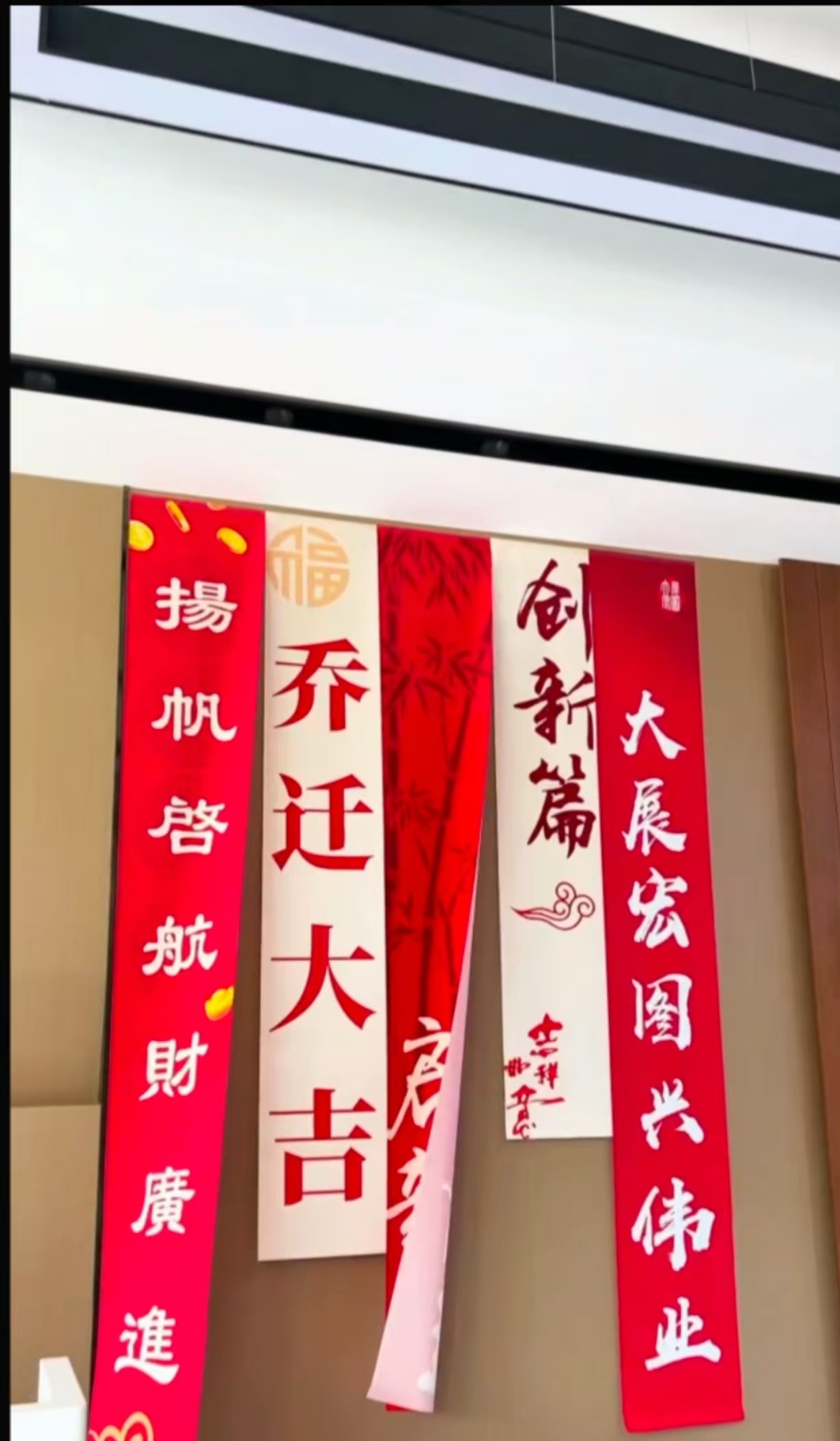 雙利集團辦公樓喬遷之際,雙利集團以煥然一新的辦公環境、專業的團隊風貌,正式開啟企業發展新篇章。現面向社會精英及合作伙伴發出誠摯邀約:鋼結構業務員、鋼結構設計員、預算工程師及國際業務商進行合作。讓我們攜手雙利,共贏未來! 雙利集團辦公樓喬遷之際,雙利集團以煥然一新的辦公環境、專業的團隊風貌,正式開啟企業發展新篇章。現面向社會精英及合作伙伴發出誠摯邀約:鋼結構業務員、鋼結構設計員、預算工程師及國際業務商進行合作。讓我們攜手雙利,共贏未來!