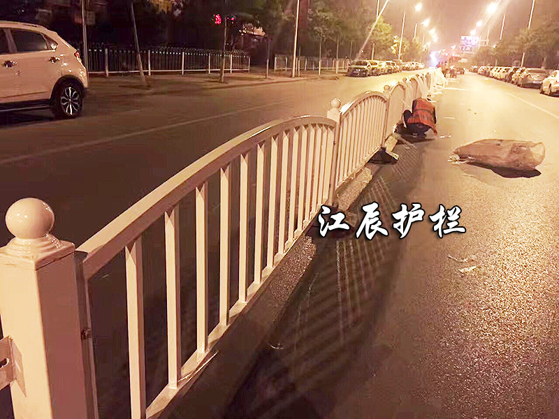 定做道路護(hù)欄