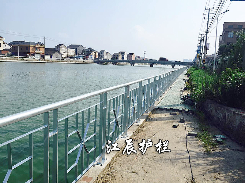 熱鍍鋅鋼質(zhì)河道護欄