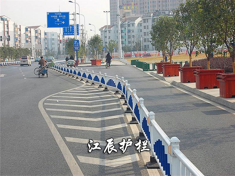 道路護(hù)欄高度