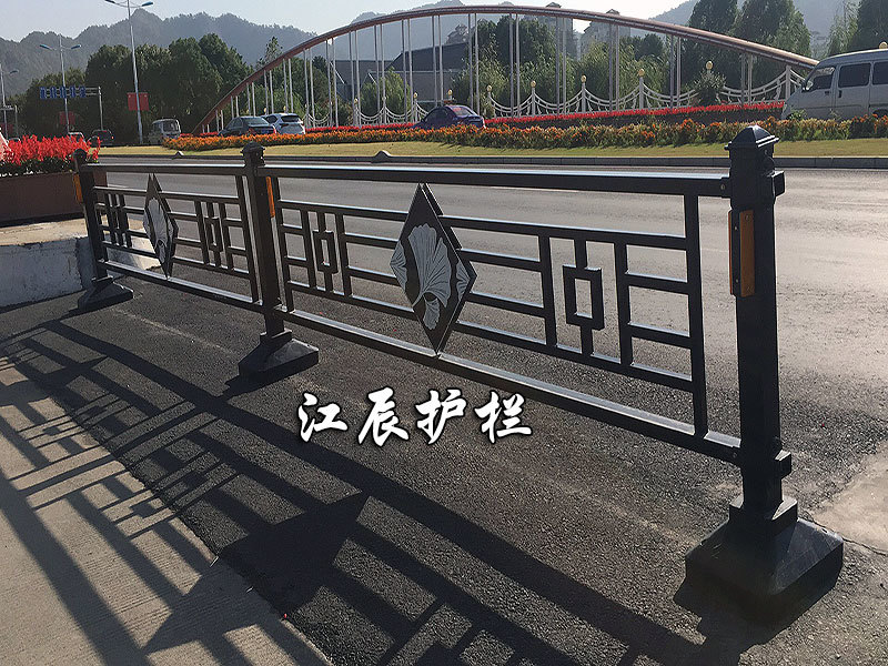 道路中央護(hù)欄批發(fā)廠家