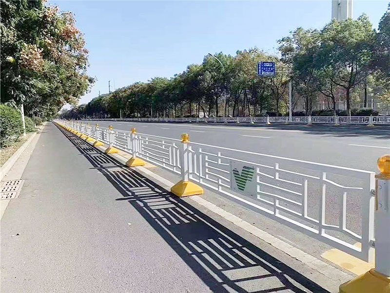 道路機非隔離護欄