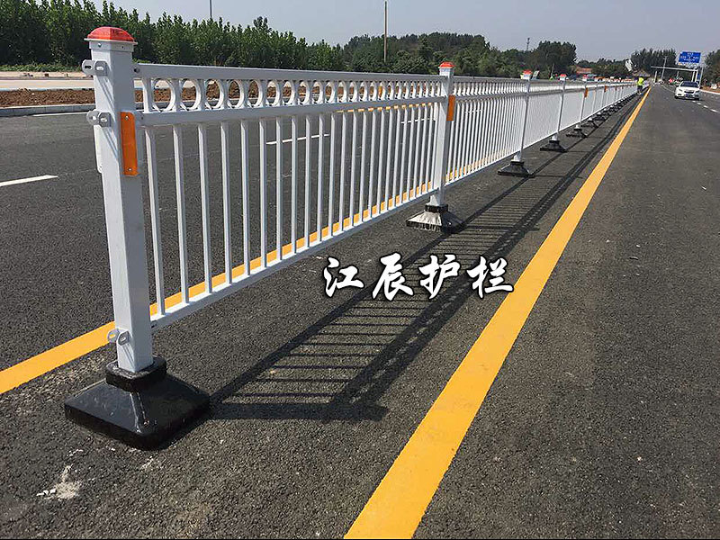 市區(qū)道路護(hù)欄