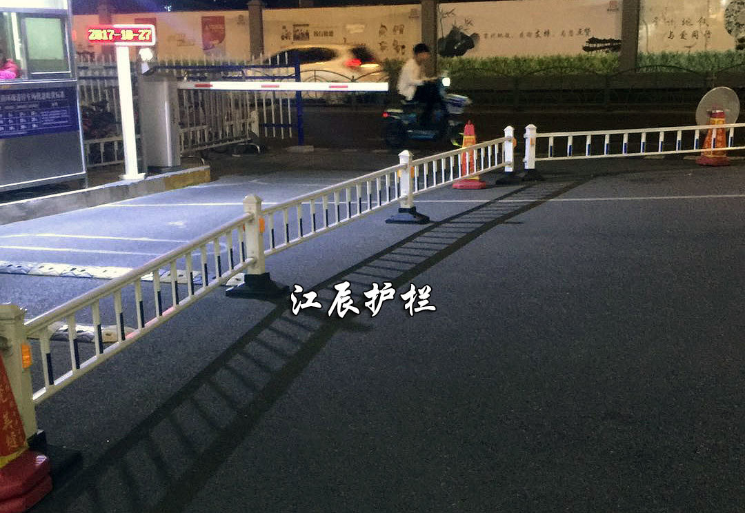 道路秩序護(hù)欄