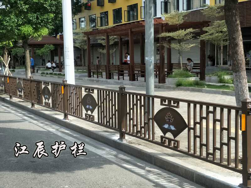 道路護(hù)欄廠家推薦