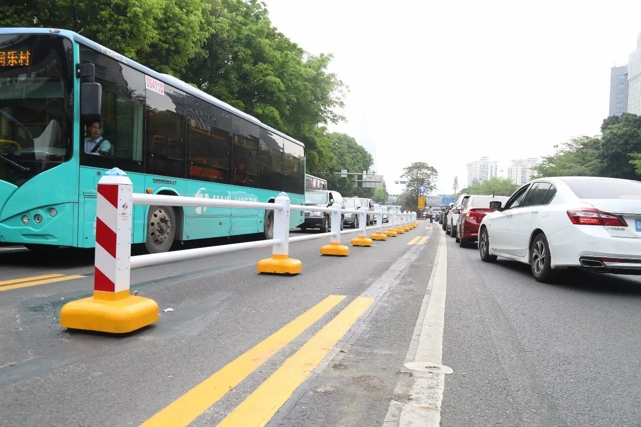 潮汐移動道路護(hù)欄