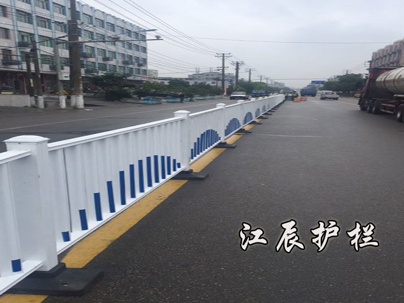 常規(guī)道路護(hù)欄制造