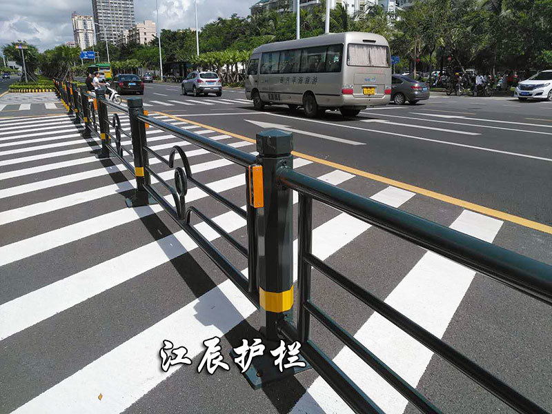 道路護(hù)欄哪家專業(yè)