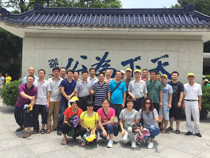 緬懷革命先烈，弘揚愛(ài)國精神 踐行“兩學(xué)一做”黨員活動(dòng)小記